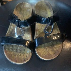 Vionic black sandals